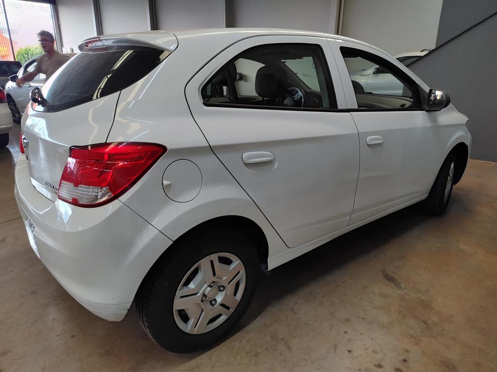 CHEVROLET Onix Hatch - Foto