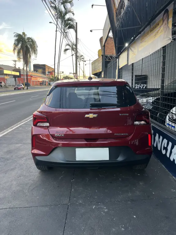 CHEVROLET Onix Hatch - Foto