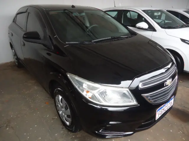 CHEVROLET Onix Hatch - Foto