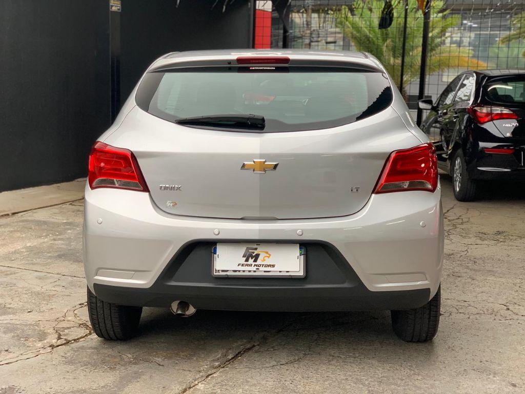 CHEVROLET Onix Hatch - Foto