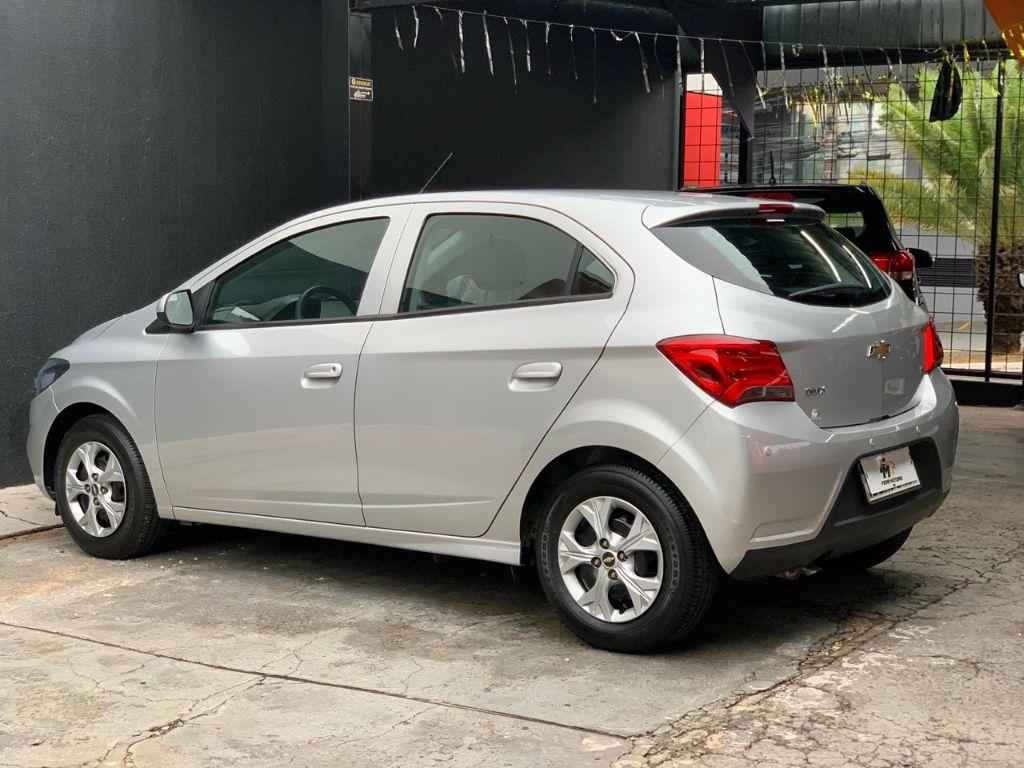 CHEVROLET Onix Hatch - Foto