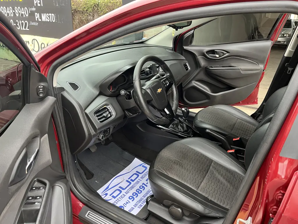 CHEVROLET Onix Hatch - Foto