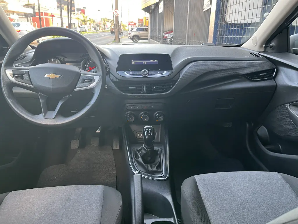 CHEVROLET Onix Hatch - Foto