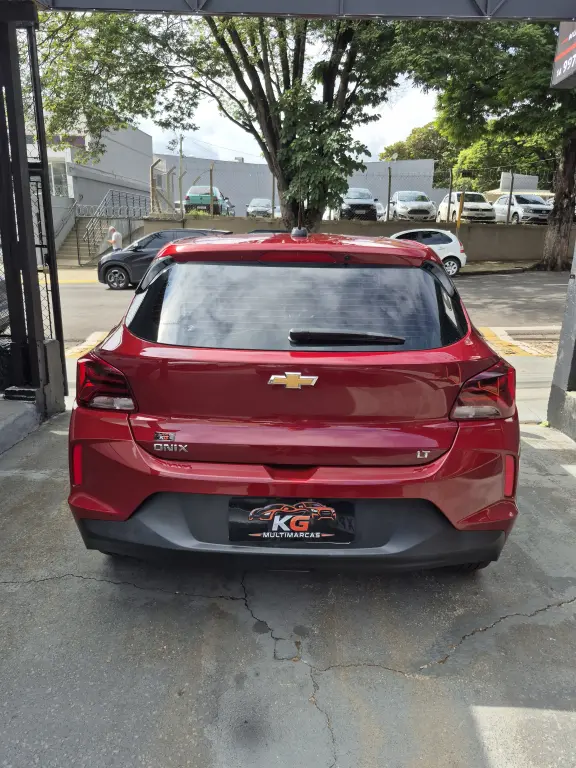 CHEVROLET Onix Hatch - Foto