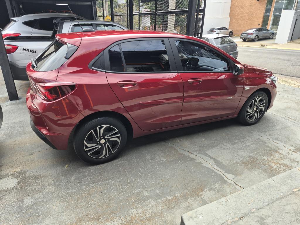 CHEVROLET Onix Hatch - Foto