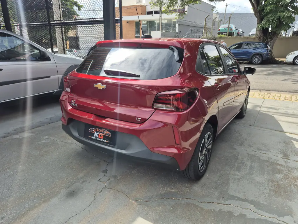 CHEVROLET Onix Hatch - Foto