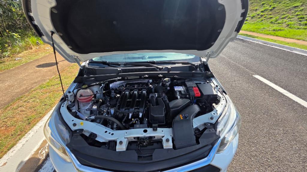 CHEVROLET Onix Hatch - Foto