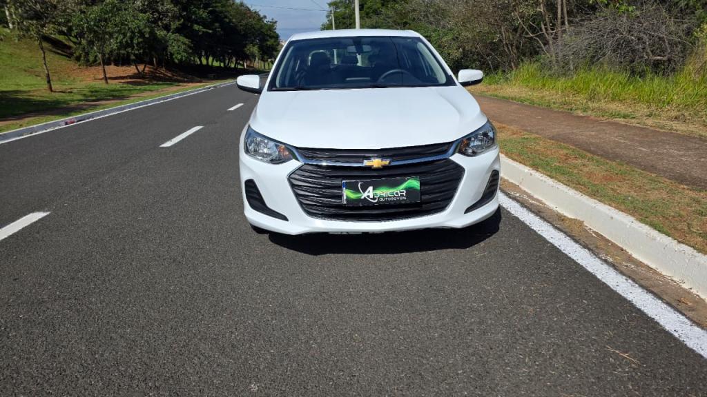 CHEVROLET Onix Hatch - Foto
