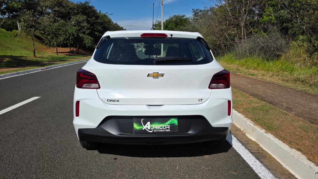 CHEVROLET Onix Hatch - Foto