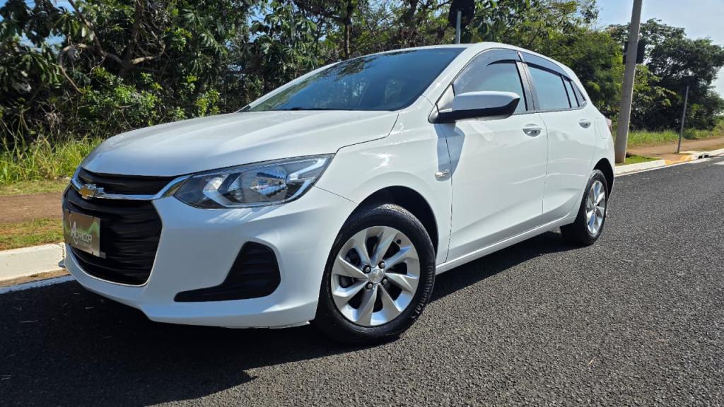 CHEVROLET Onix Hatch - Foto