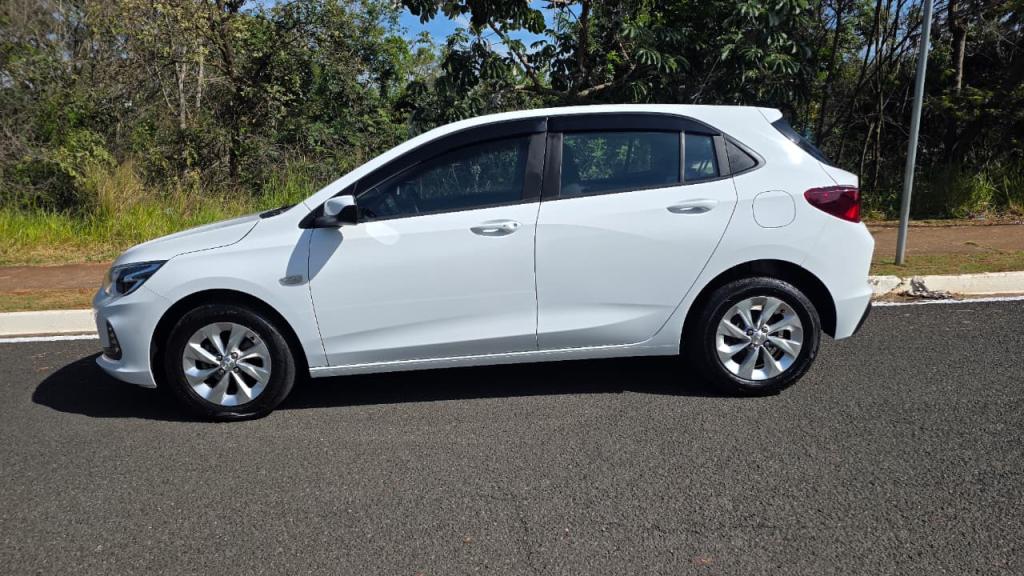 CHEVROLET Onix Hatch - Foto