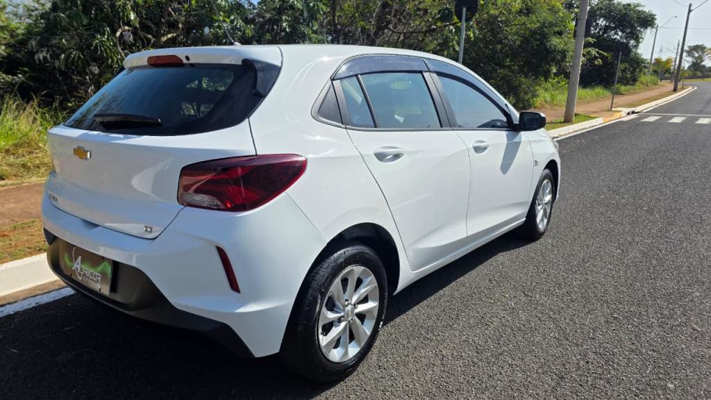 CHEVROLET Onix Hatch - Foto
