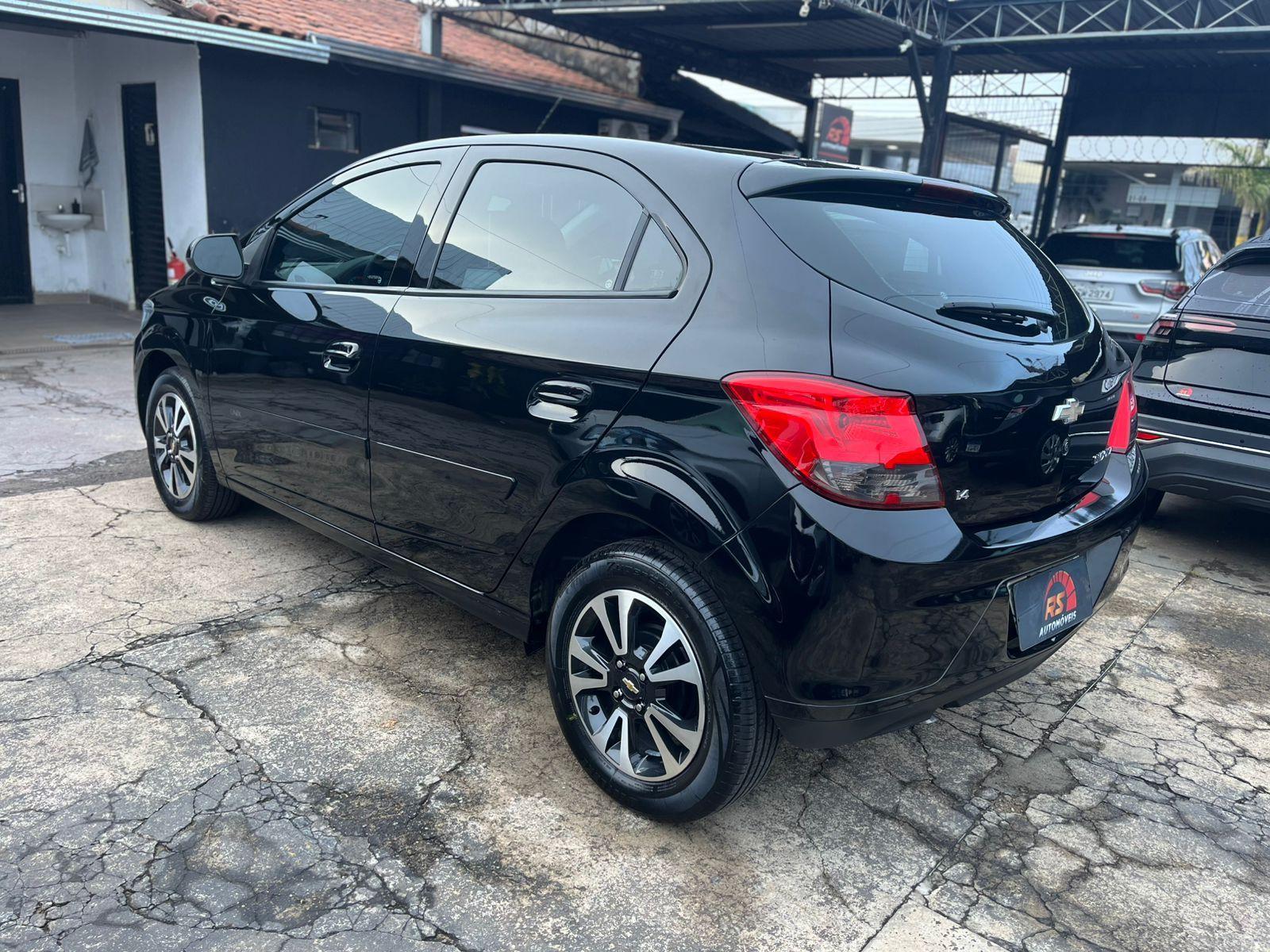 CHEVROLET Onix Hatch - Foto