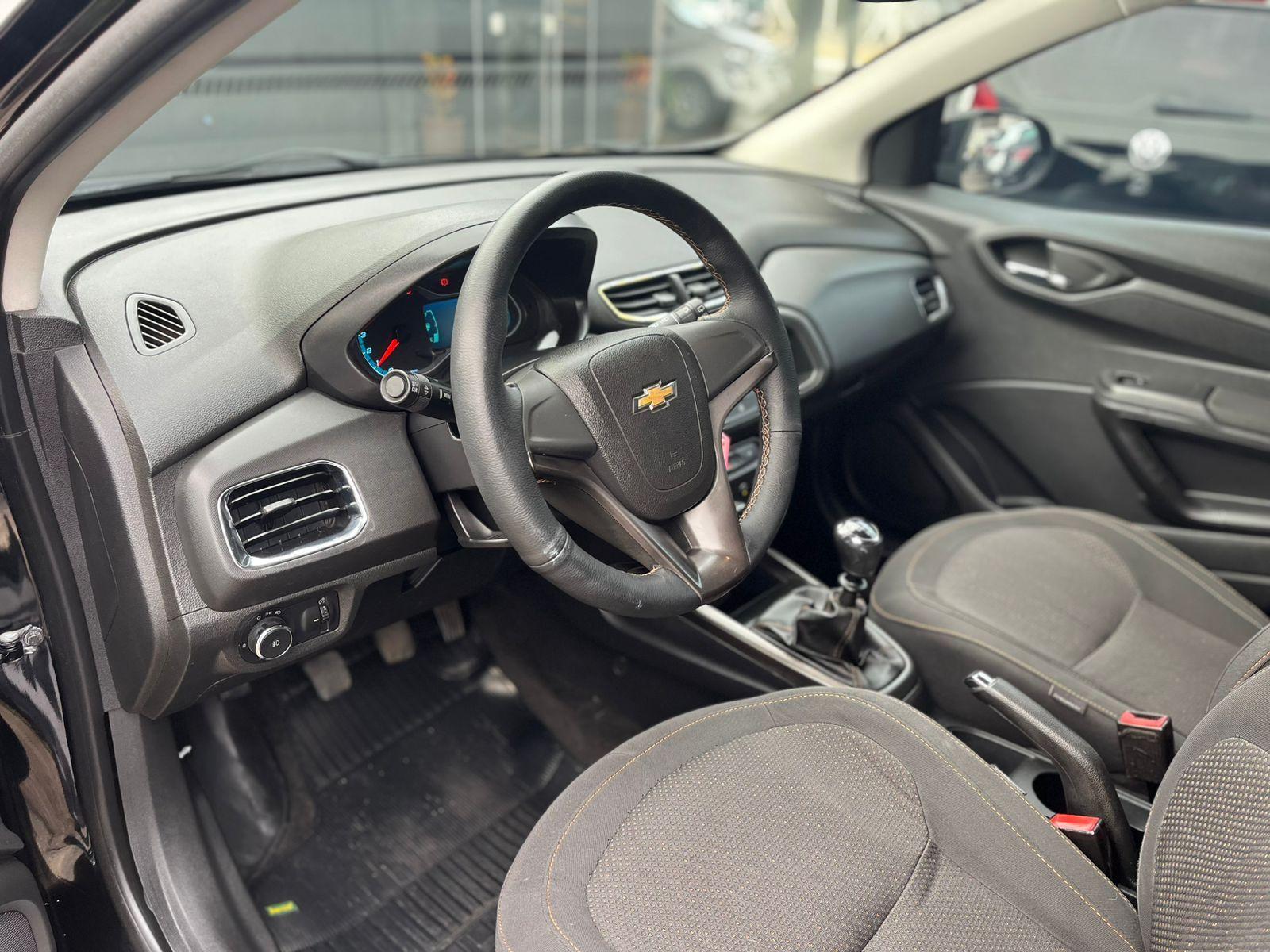 CHEVROLET Onix Hatch - Foto