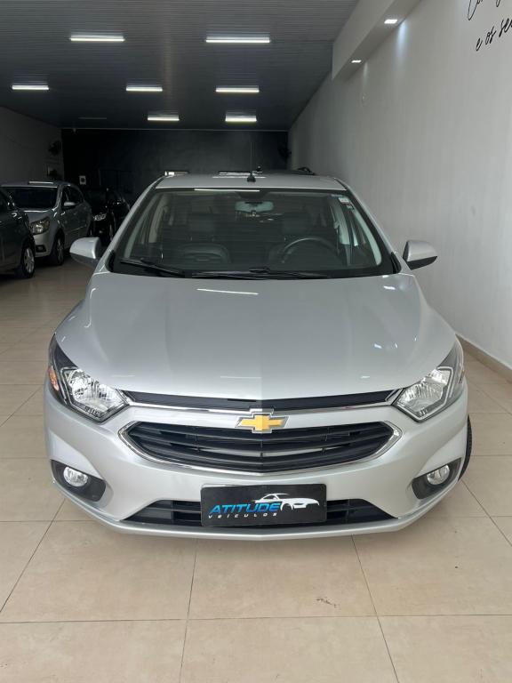 CHEVROLET Onix Hatch - Foto