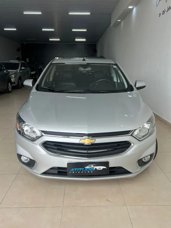 CHEVROLET Onix Hatch - Foto