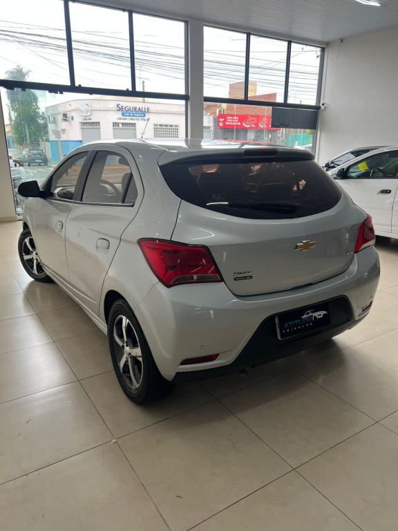 CHEVROLET Onix Hatch - Foto