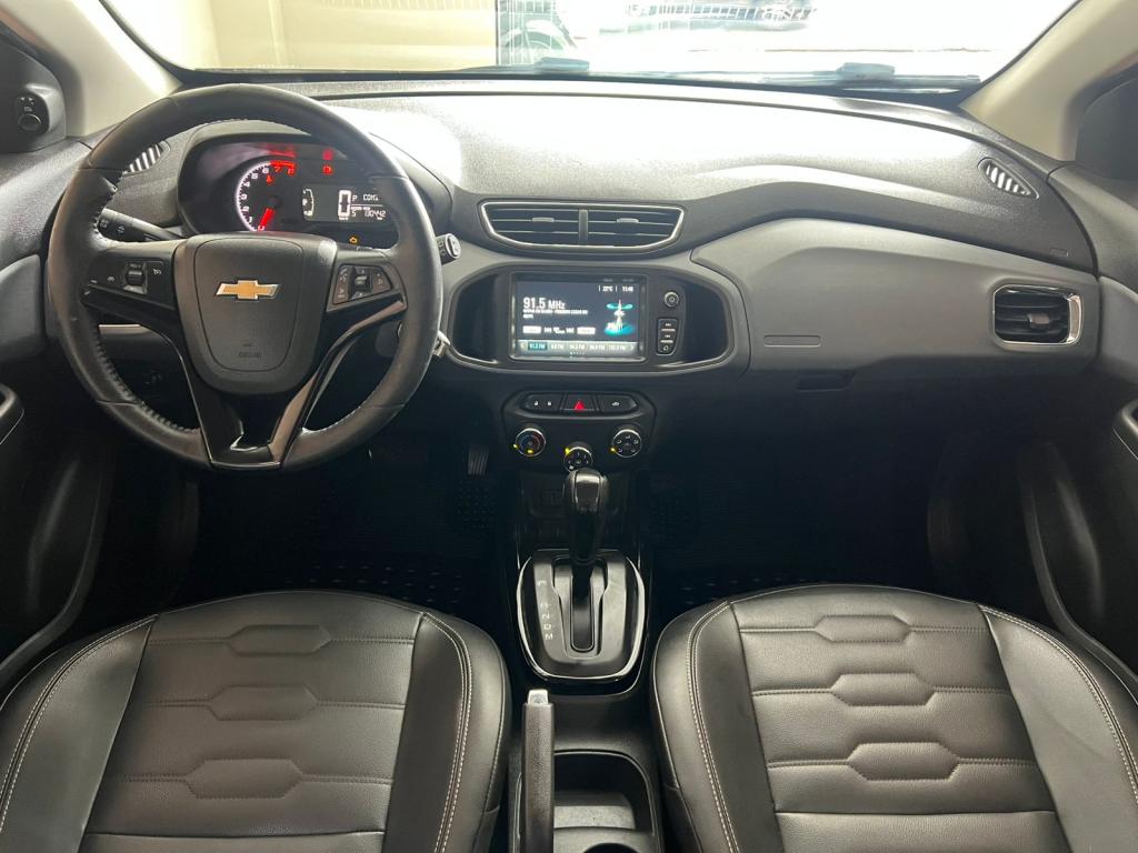 CHEVROLET Onix Hatch - Foto