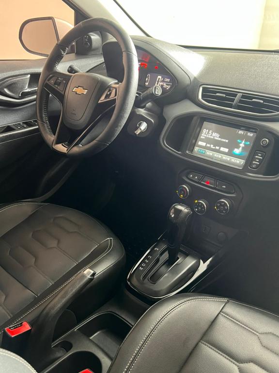 CHEVROLET Onix Hatch - Foto