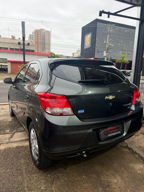 CHEVROLET Onix Hatch - Foto
