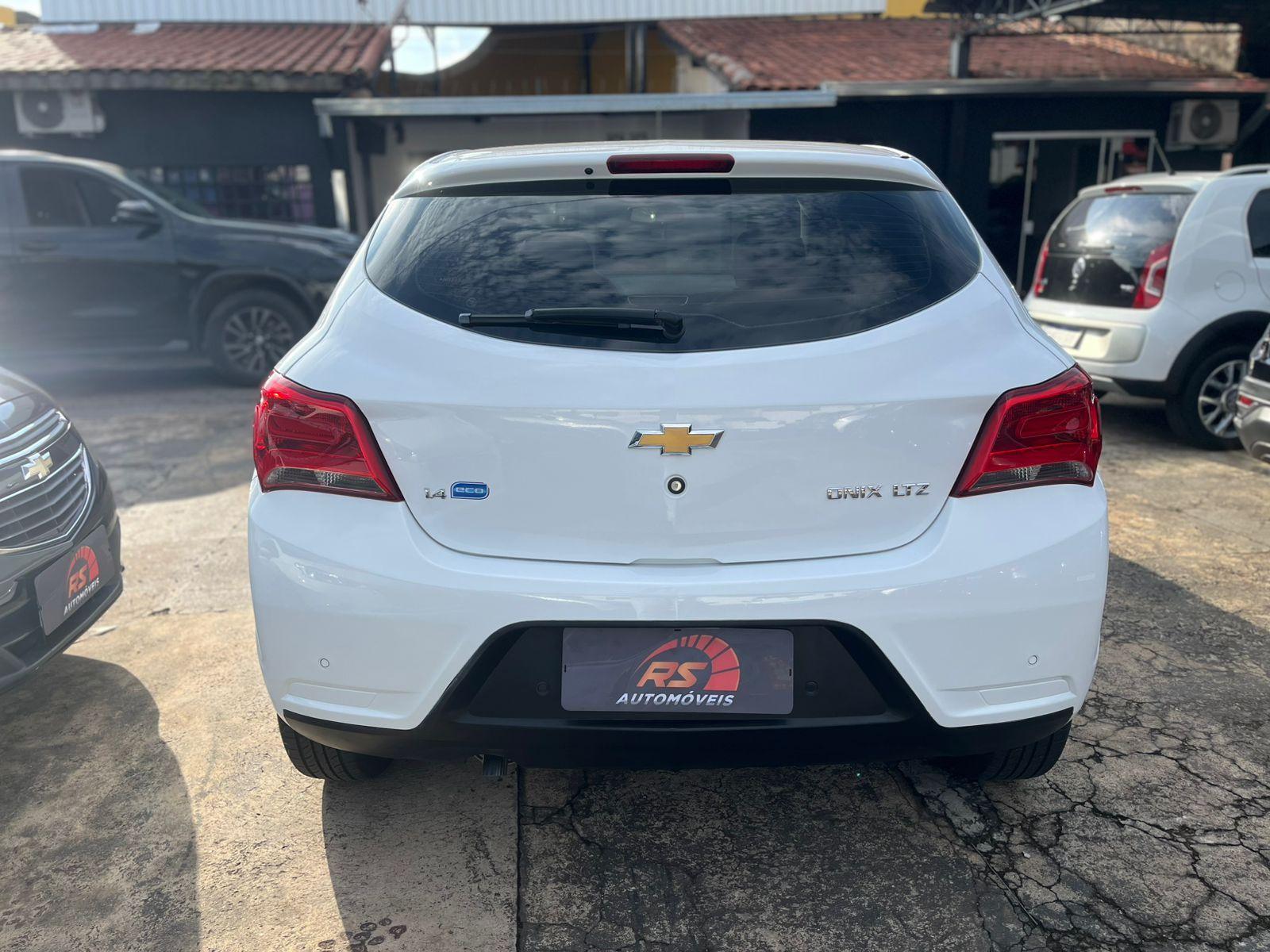 CHEVROLET Onix Hatch - Foto