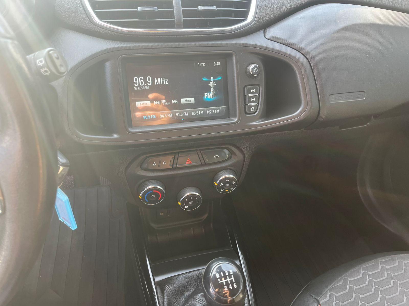 CHEVROLET Onix Hatch - Foto