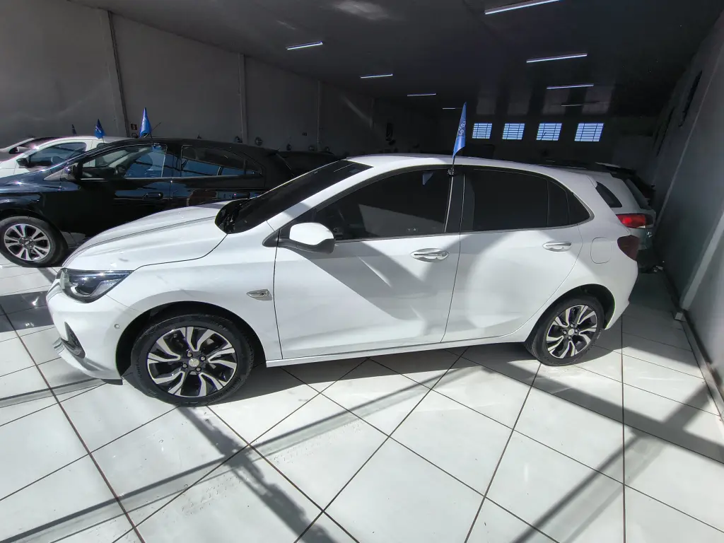 CHEVROLET Onix Hatch - Foto