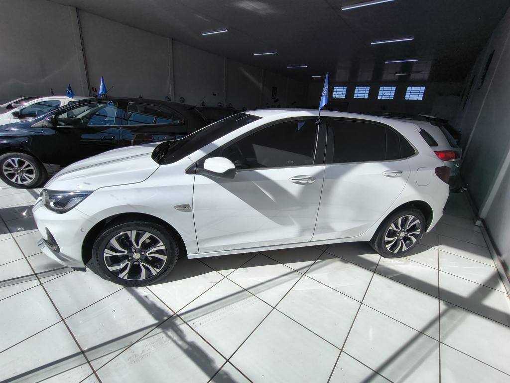 CHEVROLET Onix Hatch - Foto