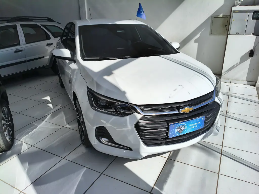 CHEVROLET Onix Hatch - Foto