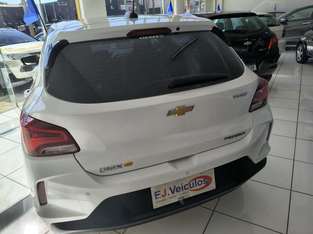 CHEVROLET Onix Hatch - Foto