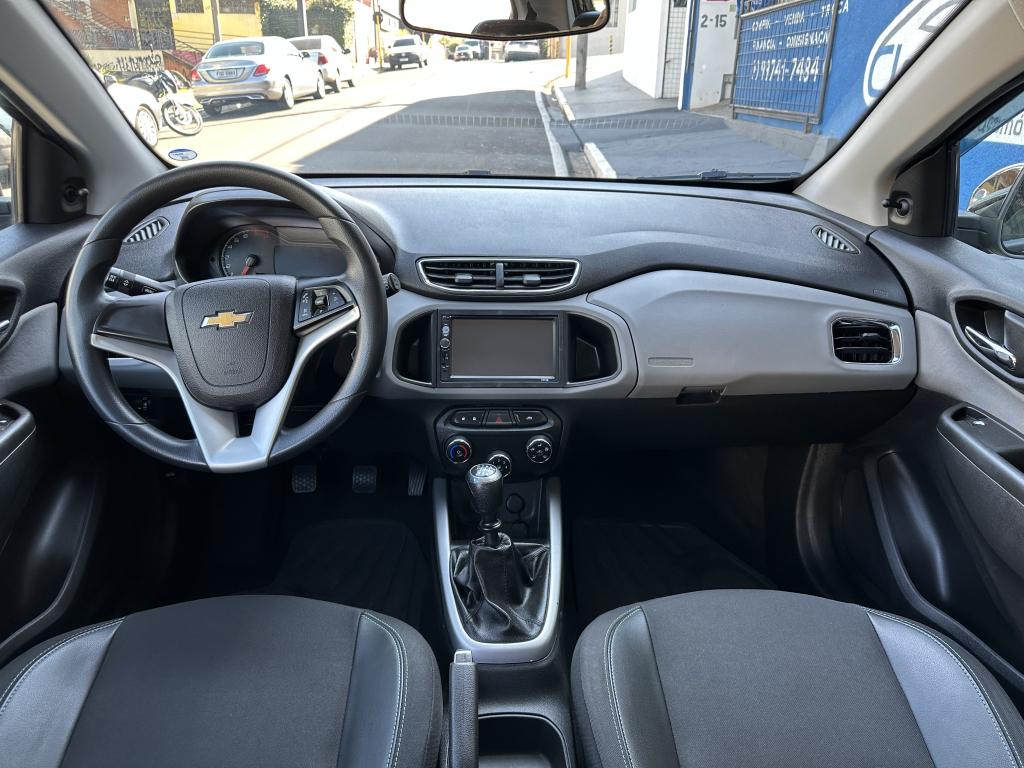 CHEVROLET Onix Hatch - Foto