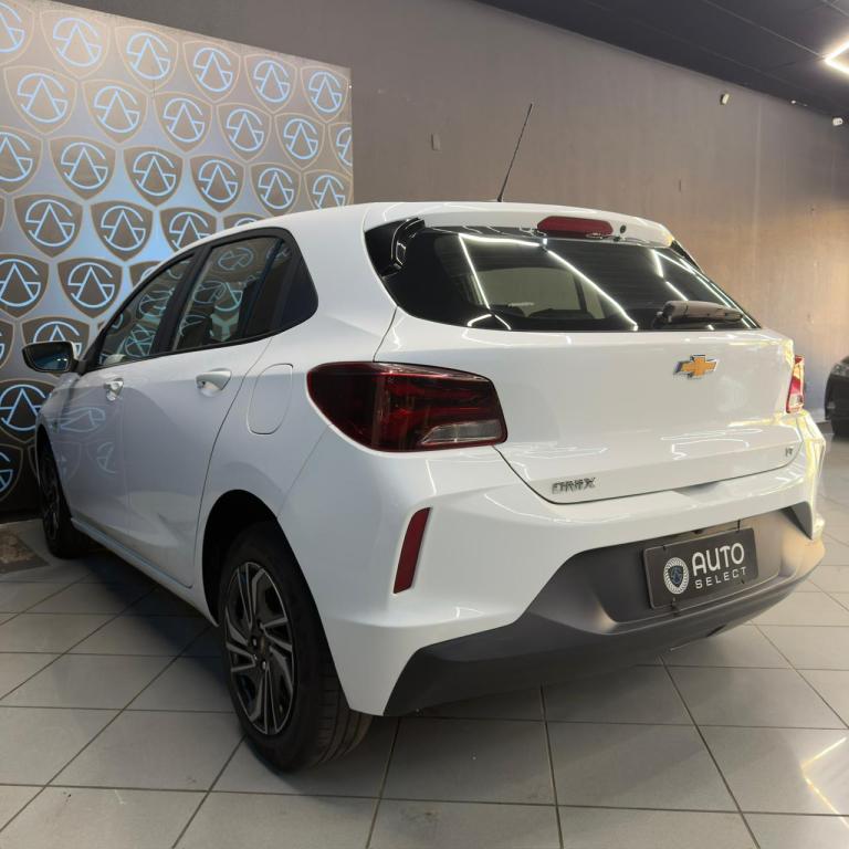 CHEVROLET Onix Hatch - Foto