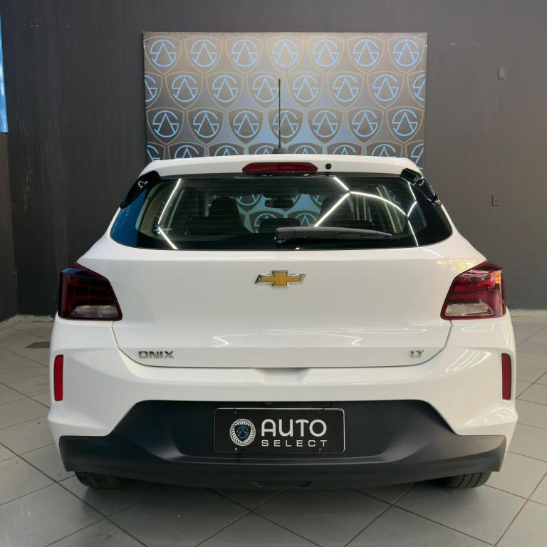 CHEVROLET Onix Hatch - Foto