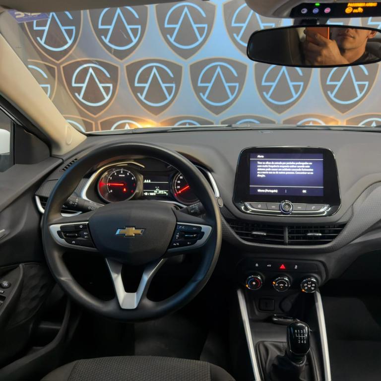 CHEVROLET Onix Hatch - Foto