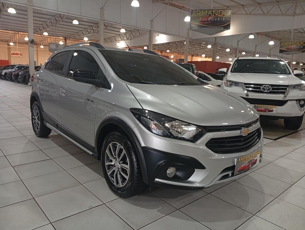CHEVROLET Onix Hatch - Foto