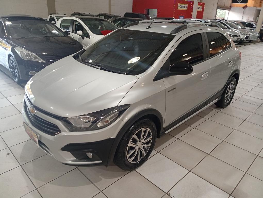 CHEVROLET Onix Hatch - Foto