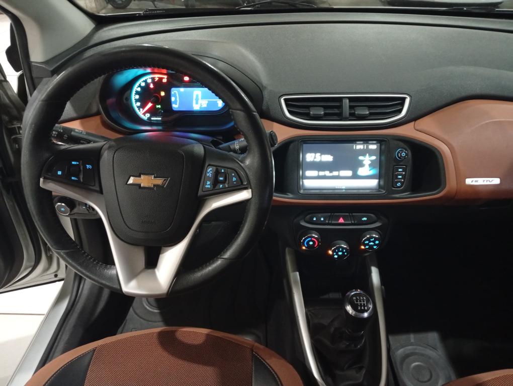 CHEVROLET Onix Hatch - Foto