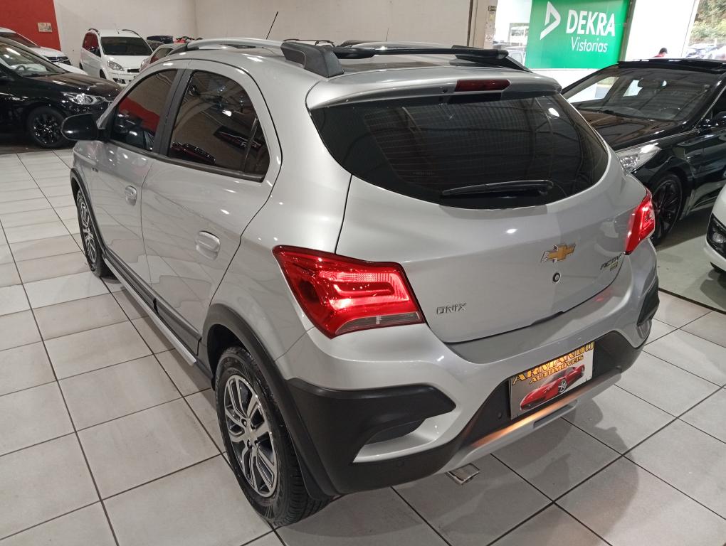 CHEVROLET Onix Hatch - Foto
