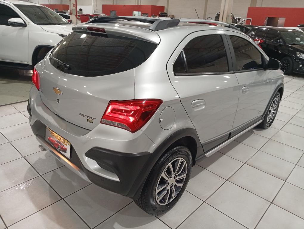 CHEVROLET Onix Hatch - Foto