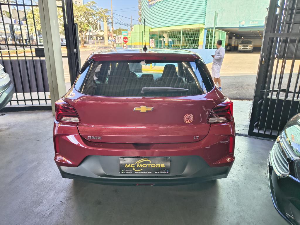 CHEVROLET Onix Hatch - Foto