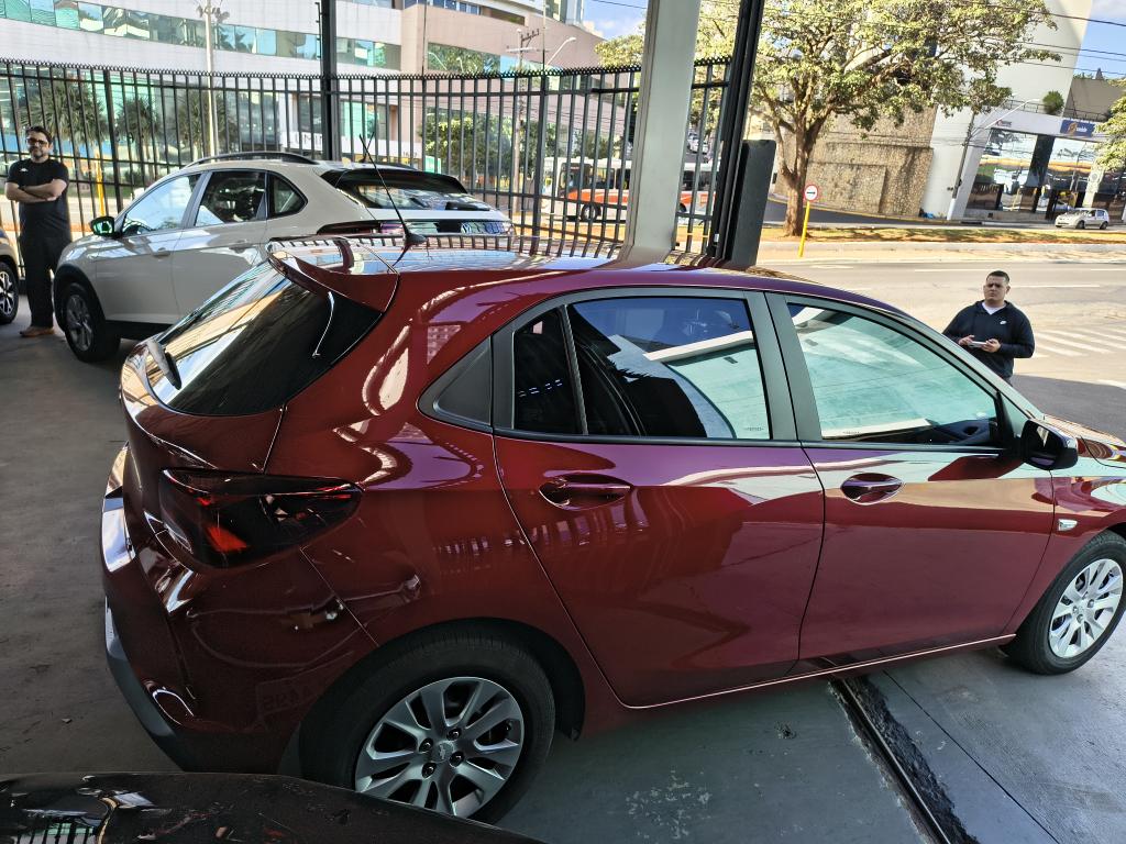 CHEVROLET Onix Hatch - Foto