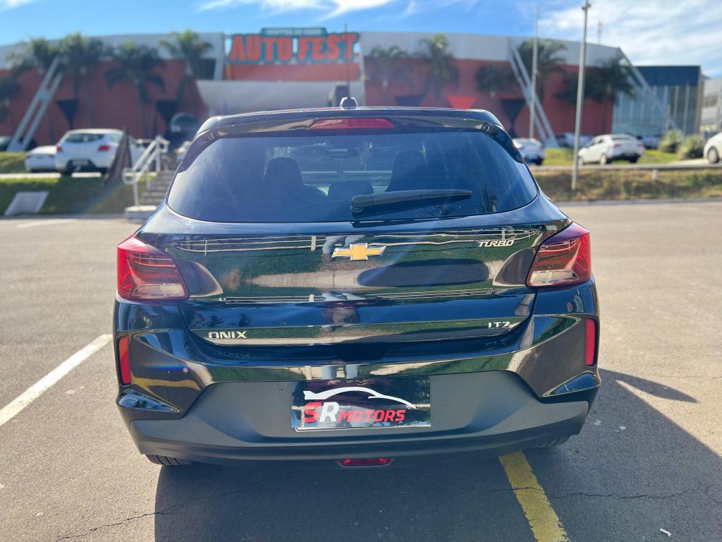 CHEVROLET Onix Hatch - Foto