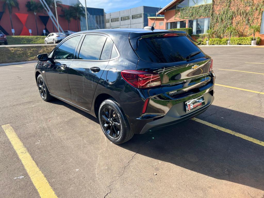 CHEVROLET Onix Hatch - Foto