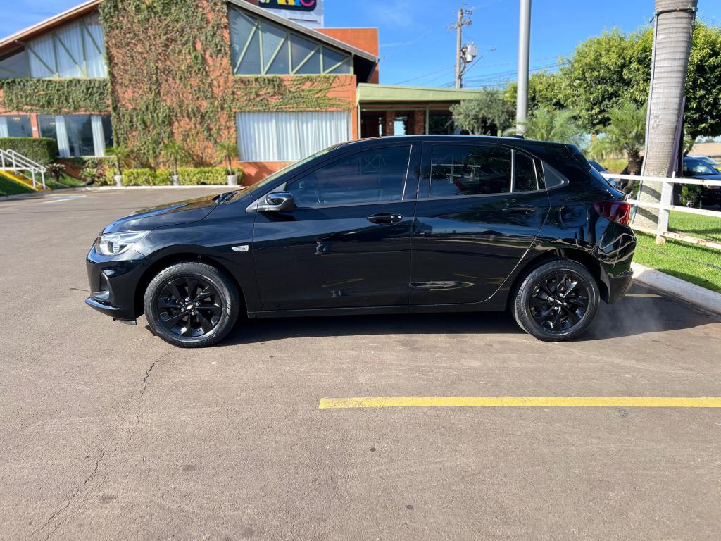 CHEVROLET Onix Hatch - Foto