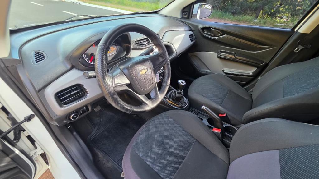 CHEVROLET Onix Hatch - Foto