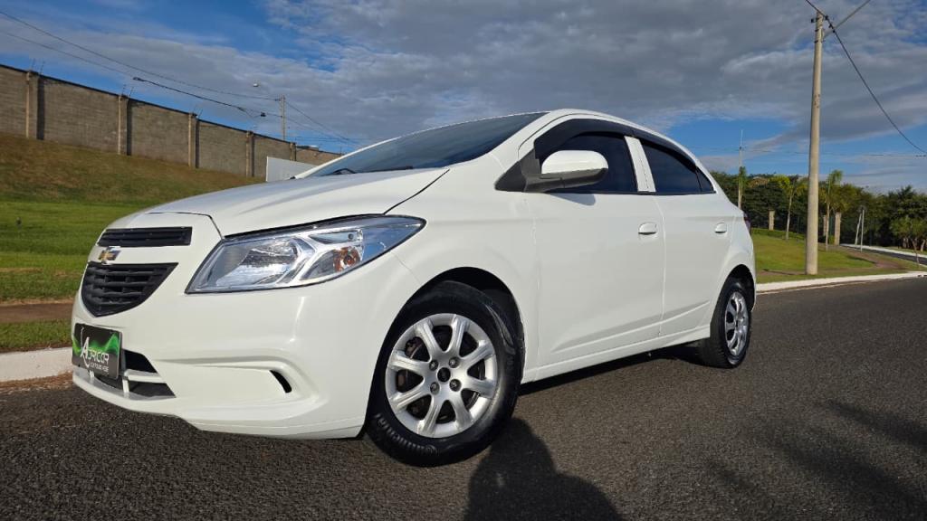 CHEVROLET Onix Hatch - Foto
