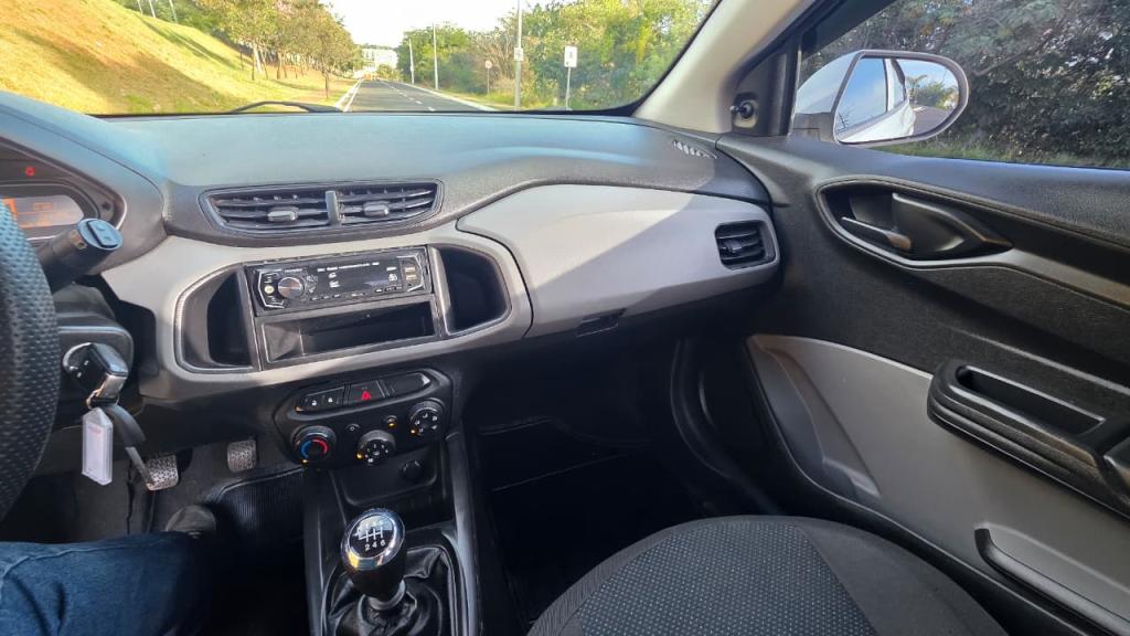 CHEVROLET Onix Hatch - Foto