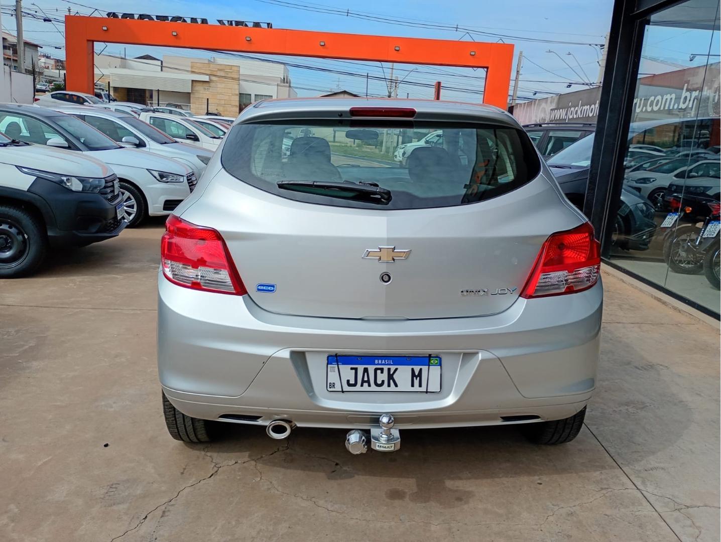 CHEVROLET Onix Hatch - Foto