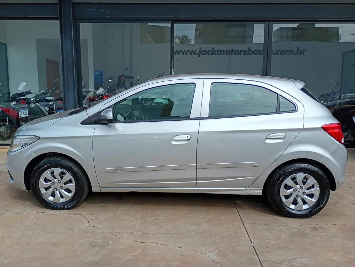 CHEVROLET Onix Hatch - Foto