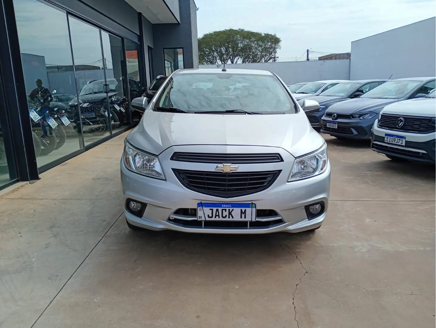 CHEVROLET Onix Hatch - Foto
